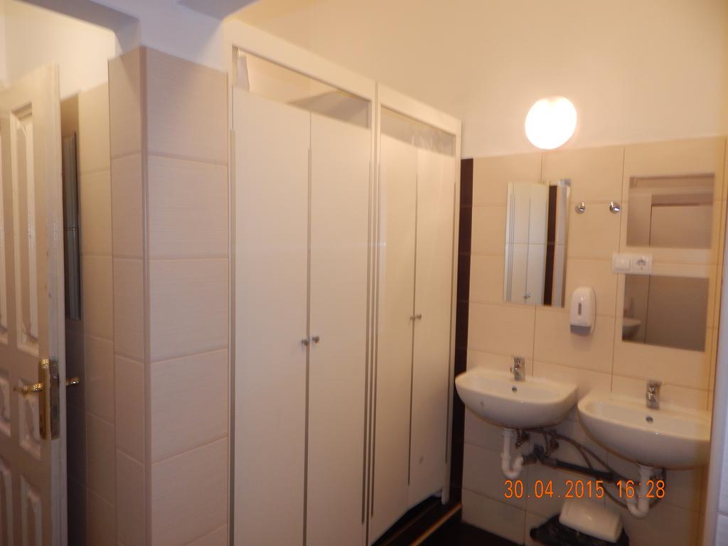 Violet Hostel Budapest Esterno foto
