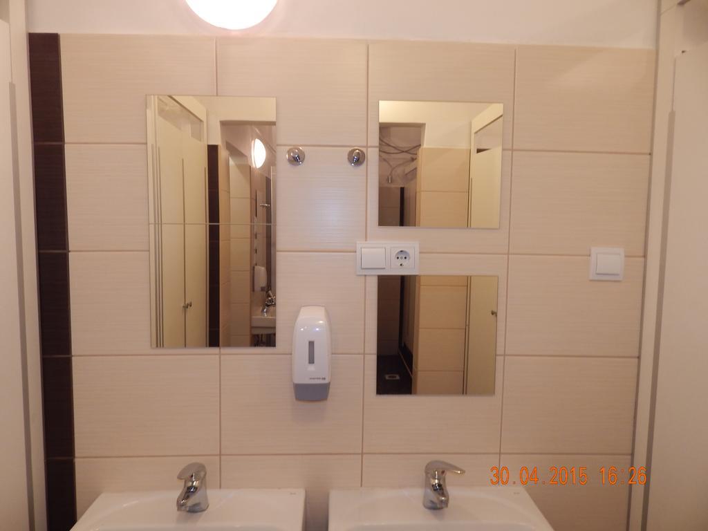 Violet Hostel Budapest Esterno foto