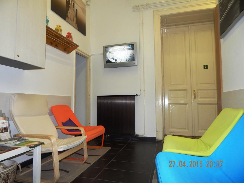 Violet Hostel Budapest Esterno foto