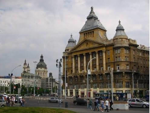 Violet Hostel Budapest Esterno foto